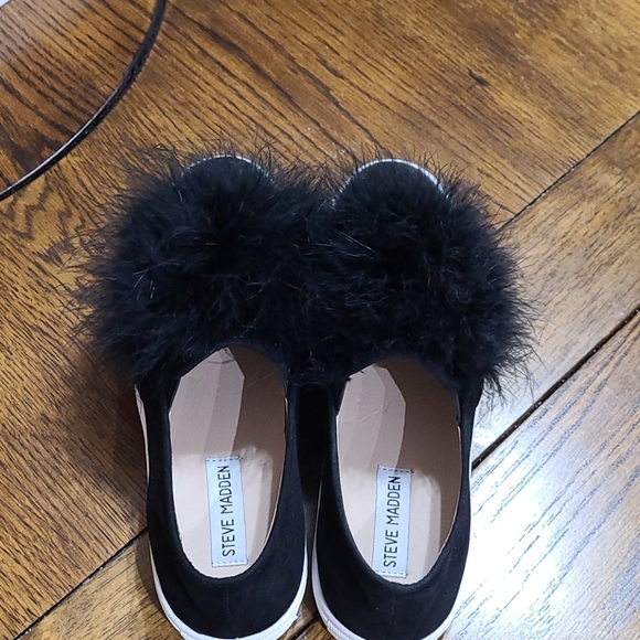 Steve Madden Emily Feather Flats - Picture 2 of 6